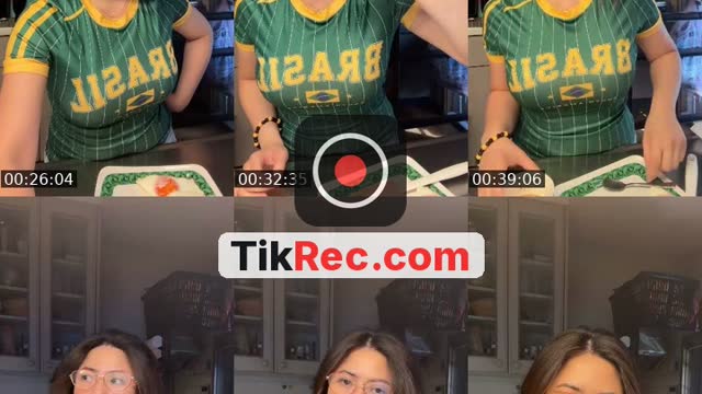 @emmmchan_11 TikTok live from 2026-10-07