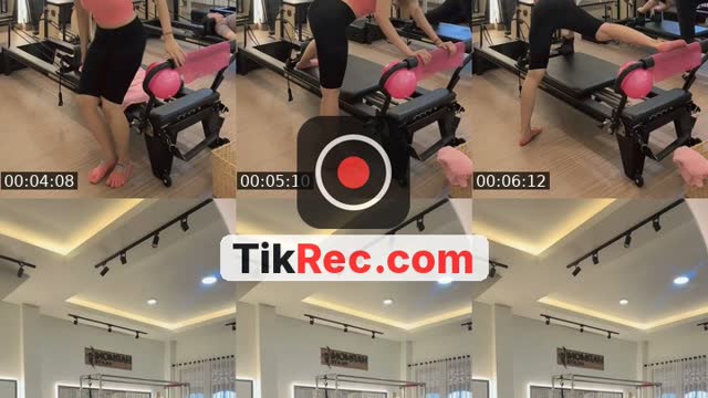 TikTok live: Reformer pilates by @dewaayumey
