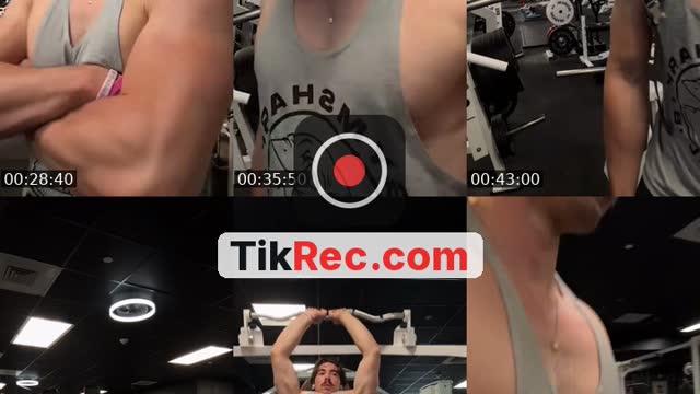 TikTok live: gym live by @itsaidanmay