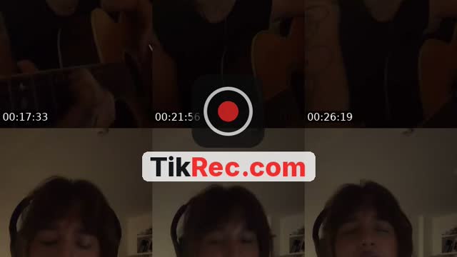 TikTok live: Hi lovesss by @rabarz_