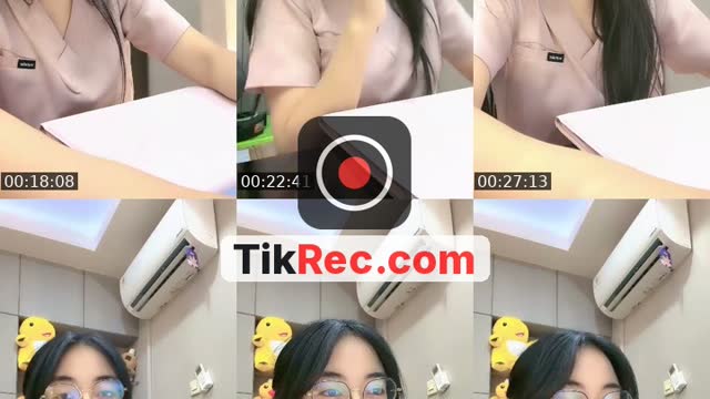 TikTok live: temenin nugas by @nisawijayaa