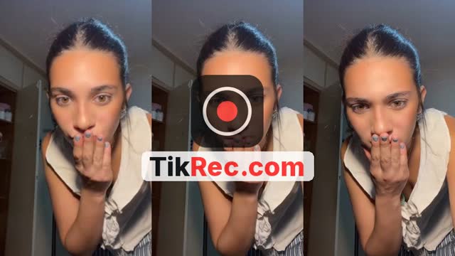 @espeylaura TikTok live