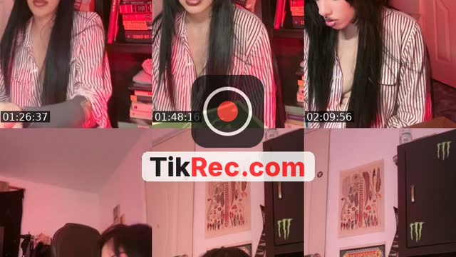 TikTok live: sunday by @laclownesa