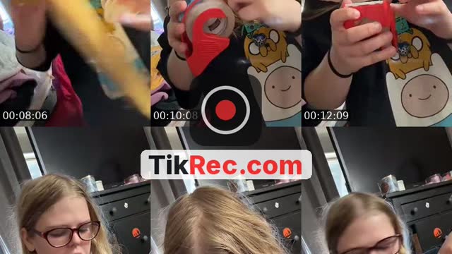 TikTok live: Doing makeup grwm💓 by @_babyd0llx3_