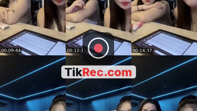 TikTok live: Executive karaoke Cilacap 🎤 by @tania.2910