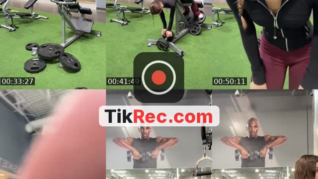 TikTok live: Leg dayyy🎀🧸 by @saintjulesxo