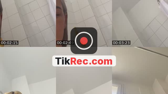 TikTok live: 😽💋 by @skdjfjxjxiks