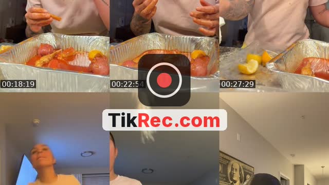 TikTok live: eat din dinnnn by @shesddie