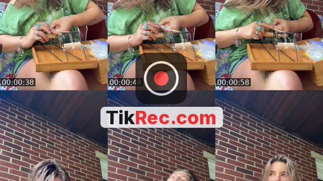 TikTok live: 🏔️🍃✨ work break 🦋  chilll  💽🎸🎼 by @oliviawildtree