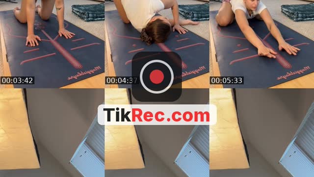 TikTok live: Yoga🧘🏼‍♀️✨ by @maggieblayre