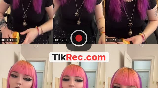 TikTok live: woooork time :3 by @freakyfangtastik