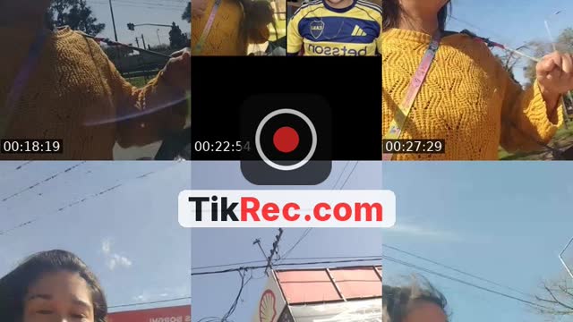 TikTok live: vendemoss cosas dulces? by @celesro_
