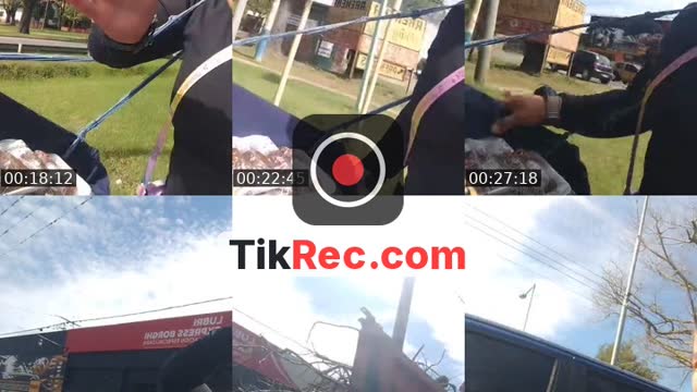 TikTok live: vendemoss cosas dulces? by @celesro_