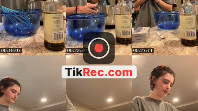 TikTok live: Baking with Larpa🎂 by @nani_ya24
