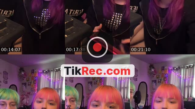 TikTok live: hangout w bf and me  :D by @freakyfangtastik