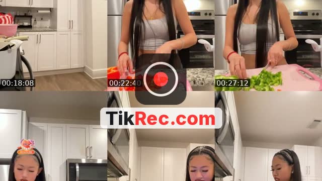 TikTok live: Make dinner with me 👩‍🍳🩷 by @official.sammi