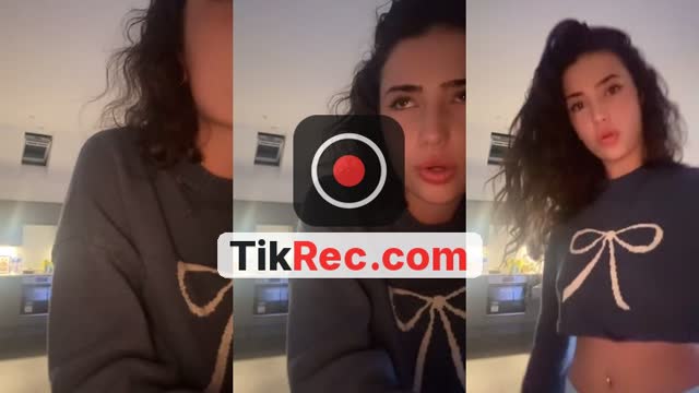 @elliedasseville.2 TikTok live