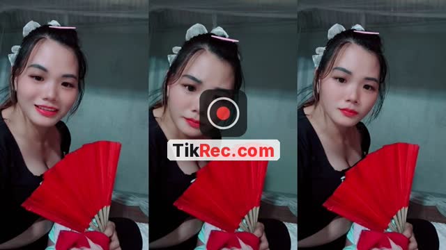 Lyly và con gái nhỏ xin chào - @lyly43839