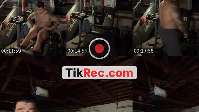TikTok live: Huskyfit😜 by @db_fitness5