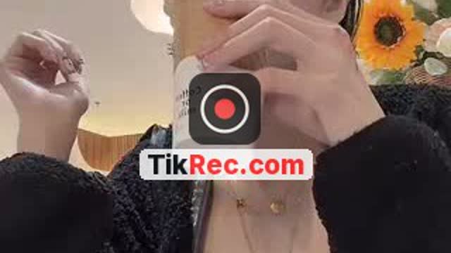 @candyaahh TikTok live