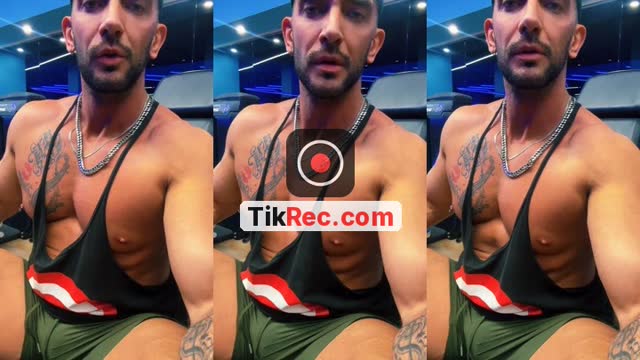 @biceps.and.protein TikTok live