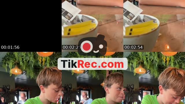TikTok live: In a restaurant by @foxycheshiresurfer