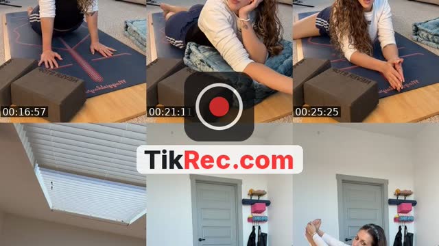 TikTok live: Yoga💕🧘🏼‍♀️ by @maggieblayre