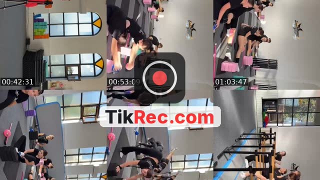 @xelena__mik TikTok live