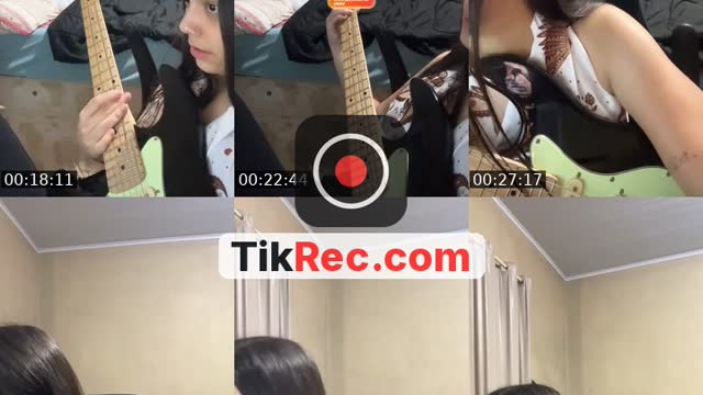 TikTok live: oi by @gabiz_b13