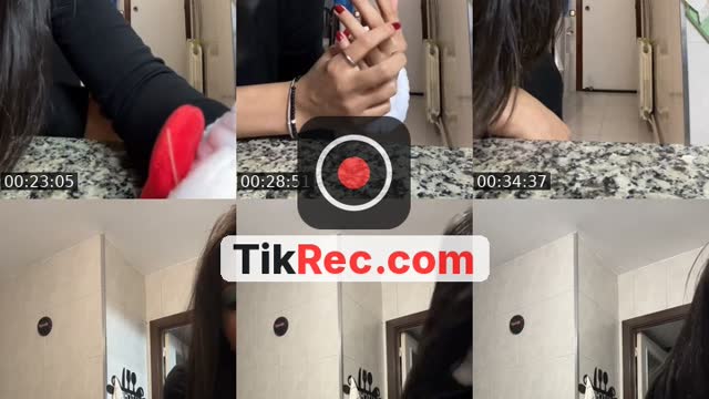 TikTok live: 👻 by @michelle.ferrera71