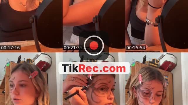 TikTok live: halloween makeup gift = kiss by @stasianoelle