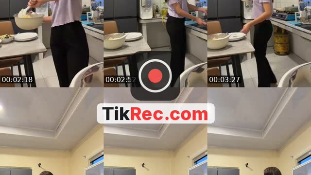 @sunshineeee.08 TikTok live from 2026-10-11