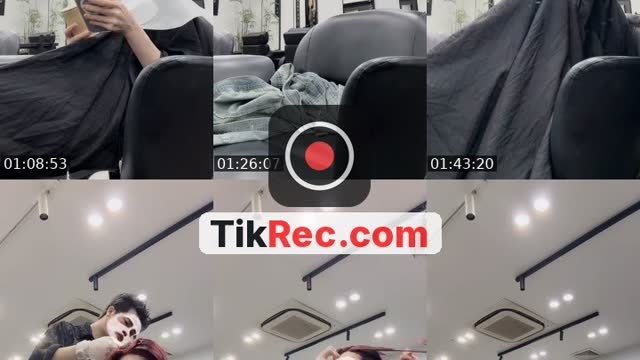 TikTok live: 🫶 by @zhuribubu