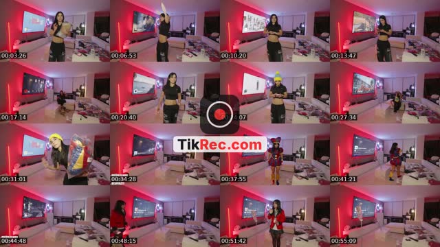 TikTok live: PROBANDO DISFRACES 🎃👻 by @alanafloresf