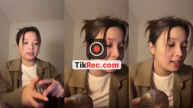 TikTok live: whats in my bag by @bungareyzaa