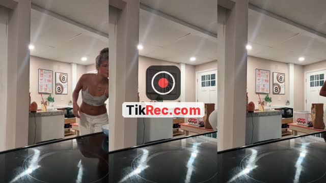 @pinkglitterblondqueen TikTok live