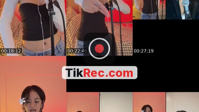 TikTok live: Good Evening!!!🖤🐍🎸 by @_queenitaliaxtita