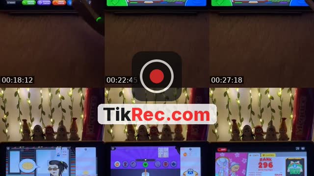 TikTok live: Halloooo! 💜 by @megaced68