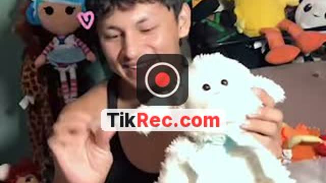 Vendiendo peluches😅 - @morening00