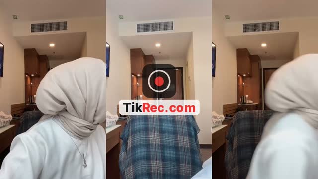 @petalwhim_ TikTok live