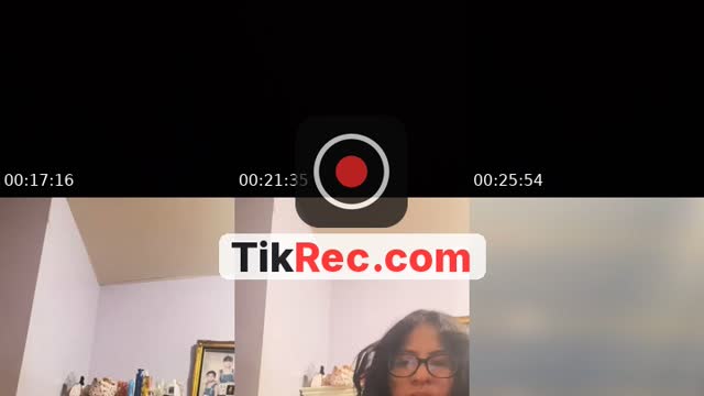 TikTok live: chat w me and my coffee 😆 by @leticia_spring26