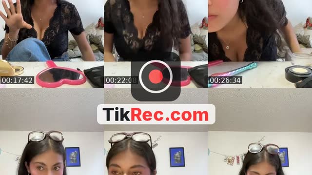 TikTok live: Hola amores by @soffisasto