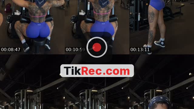 TikTok live: Shoulders by @alex.mamacitaa